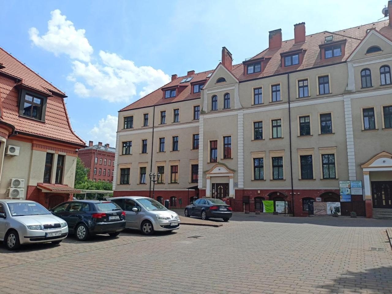 Lemuria Pokoje Hostel Chojnowska A Legnica Bagian luar foto