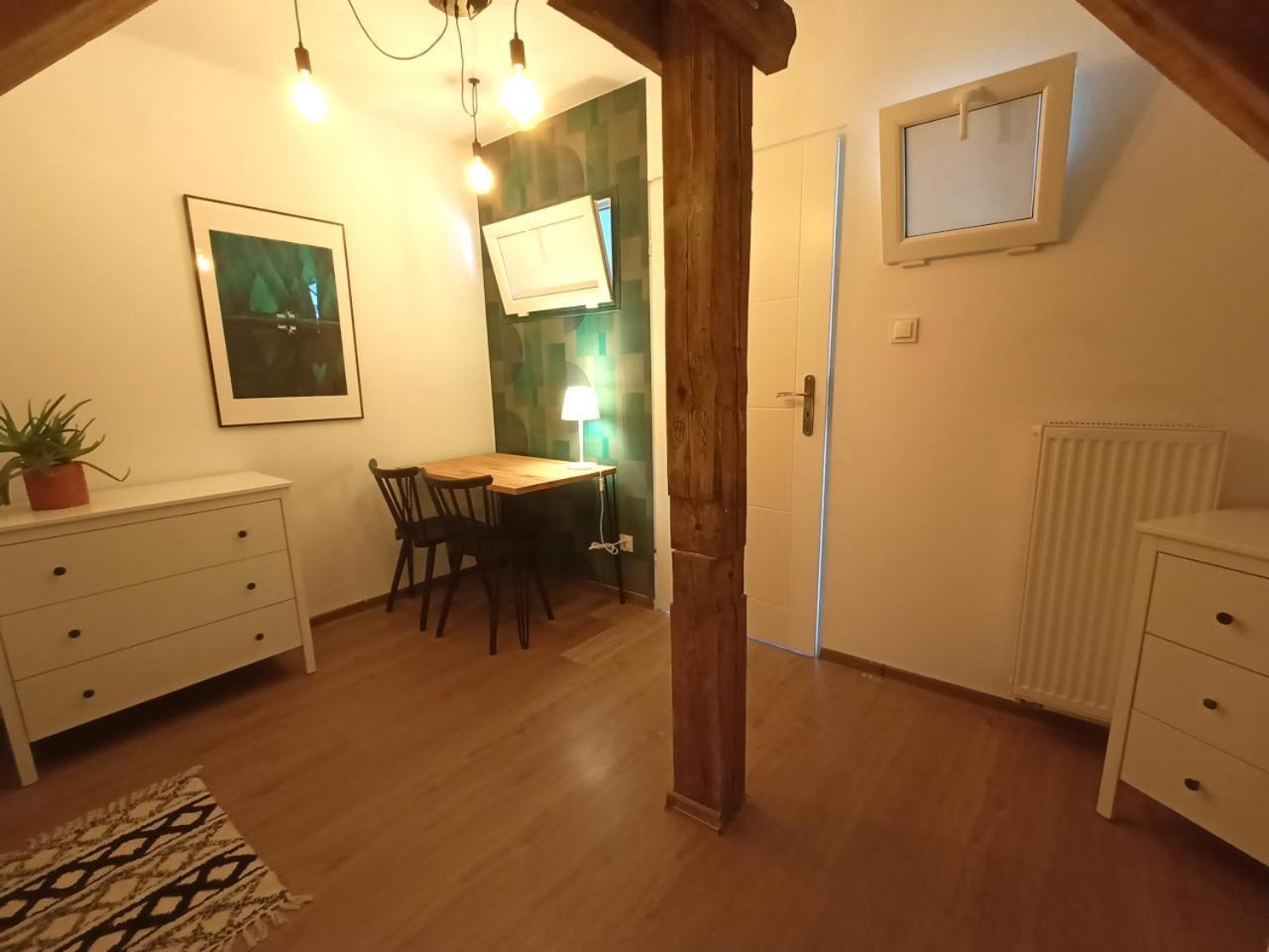 Lemuria Pokoje Hostel Chojnowska A Legnica Bagian luar foto