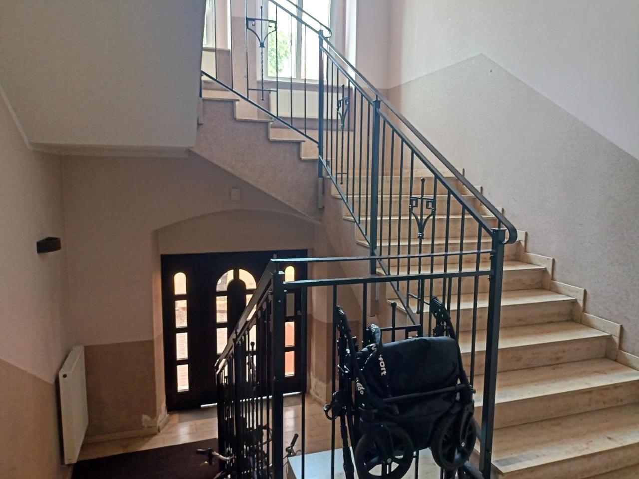 Lemuria Pokoje Hostel Chojnowska A Legnica Bagian luar foto