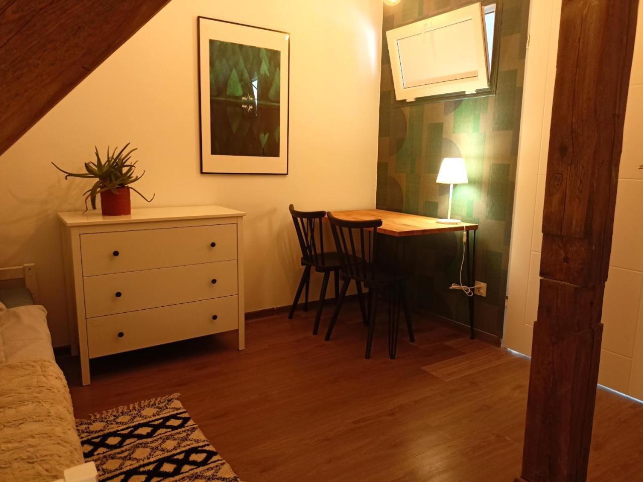 Lemuria Pokoje Hostel Chojnowska A Legnica Bagian luar foto