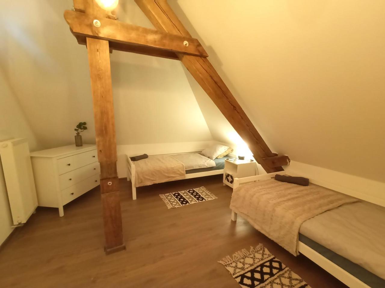 Lemuria Pokoje Hostel Chojnowska A Legnica Bagian luar foto