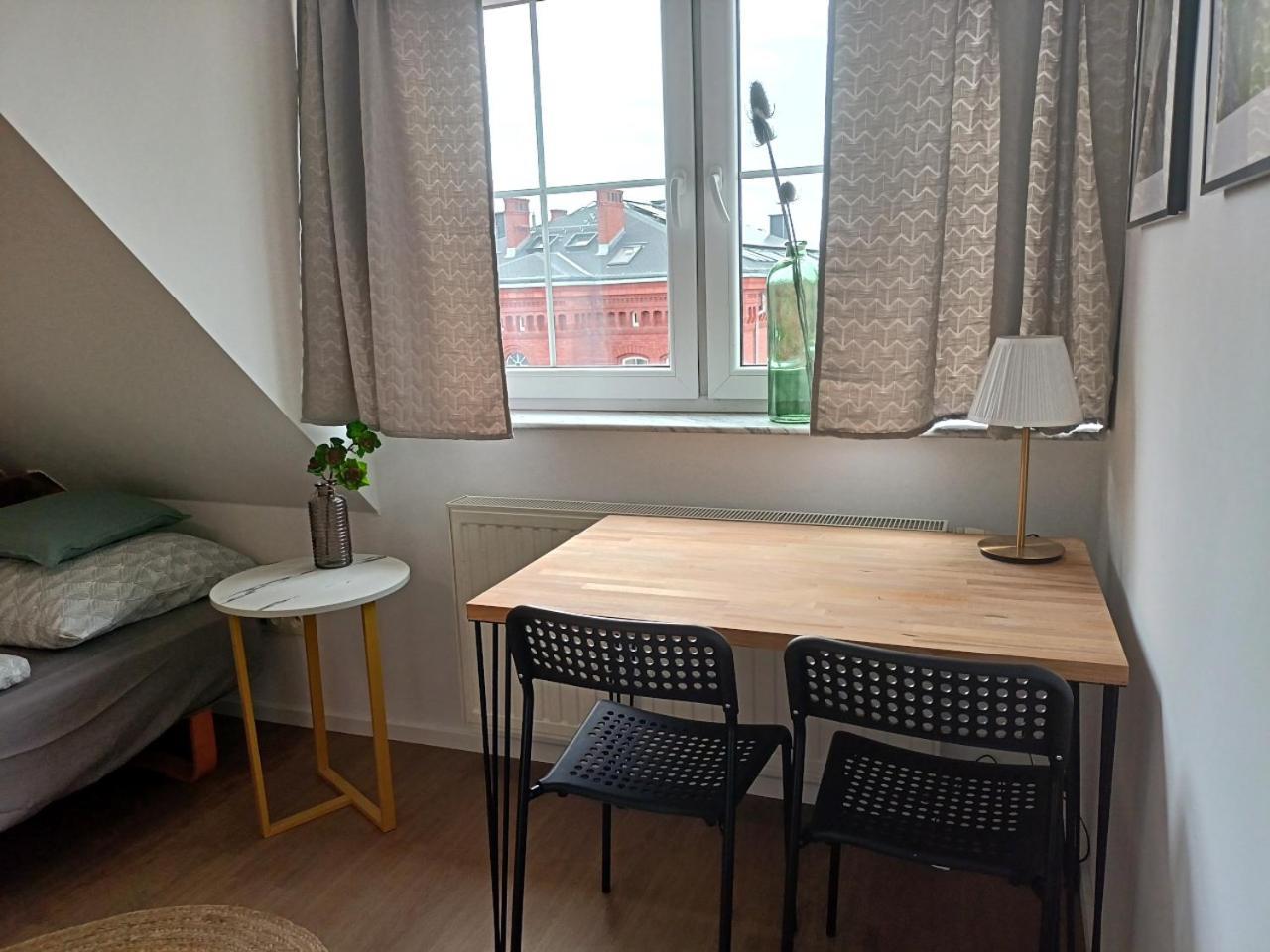 Lemuria Pokoje Hostel Chojnowska A Legnica Bagian luar foto