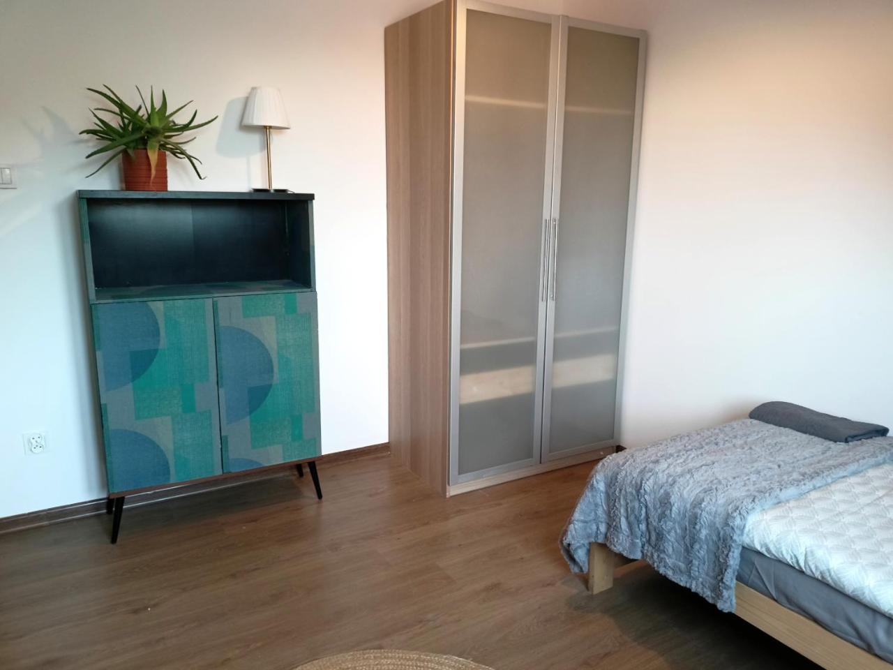 Lemuria Pokoje Hostel Chojnowska A Legnica Bagian luar foto