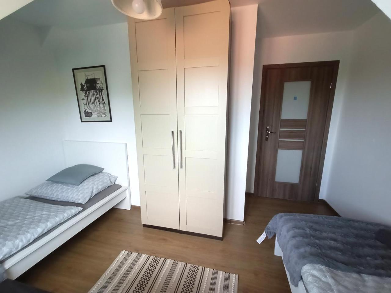 Lemuria Pokoje Hostel Chojnowska A Legnica Bagian luar foto