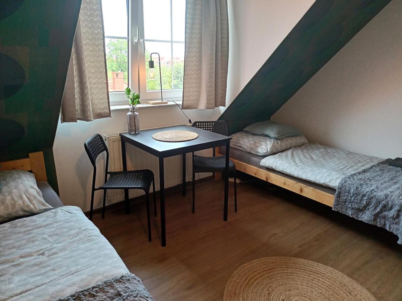 Lemuria Pokoje Hostel Chojnowska A Legnica Bagian luar foto