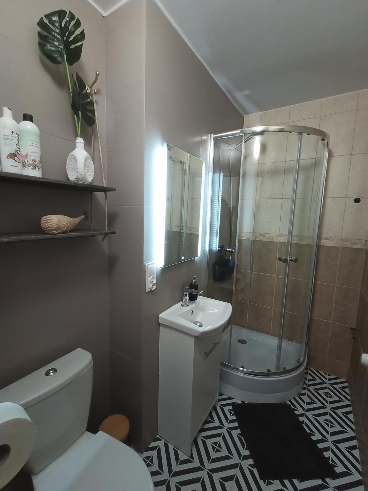 Lemuria Pokoje Hostel Chojnowska A Legnica Bagian luar foto
