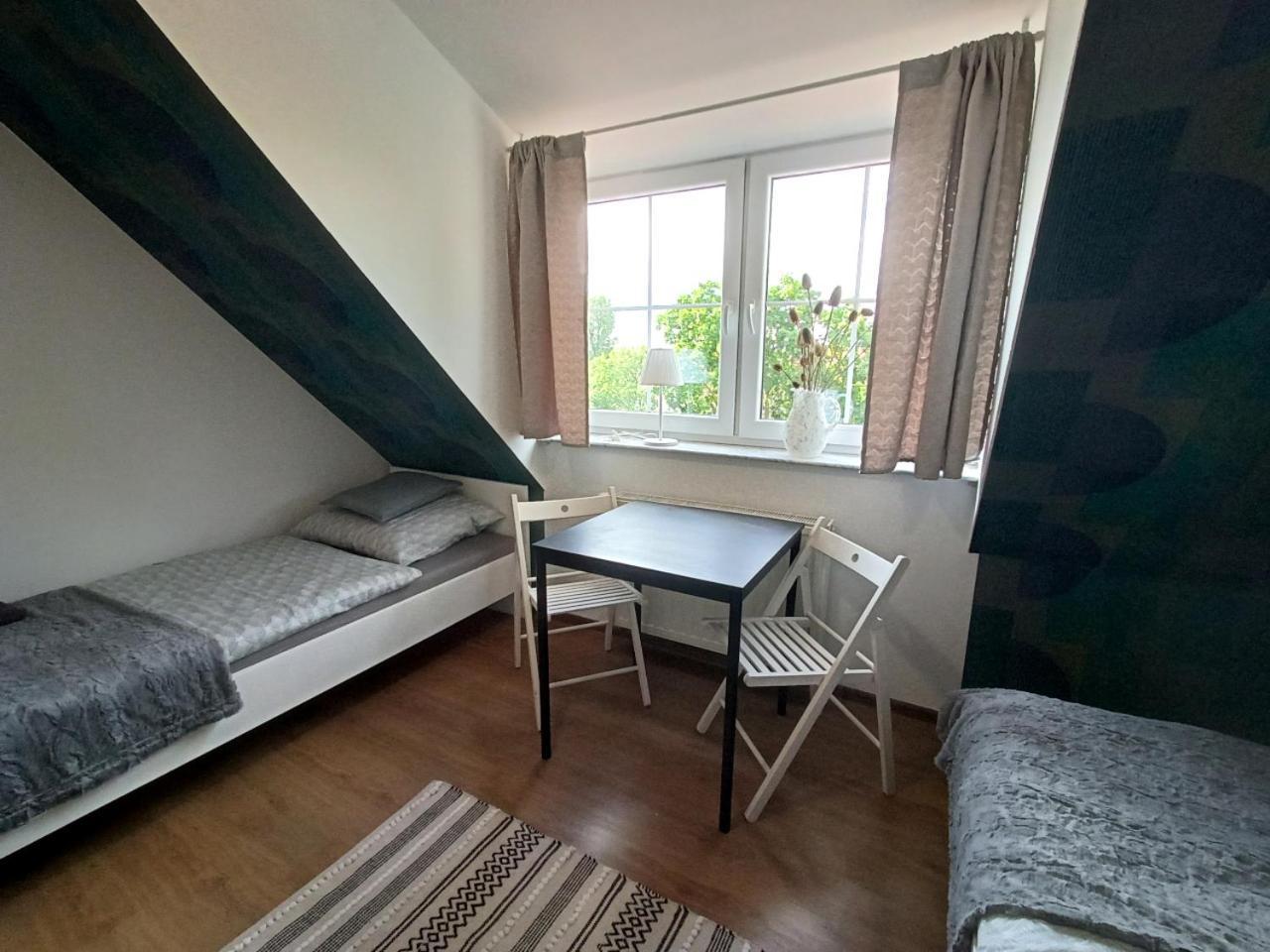 Lemuria Pokoje Hostel Chojnowska A Legnica Bagian luar foto