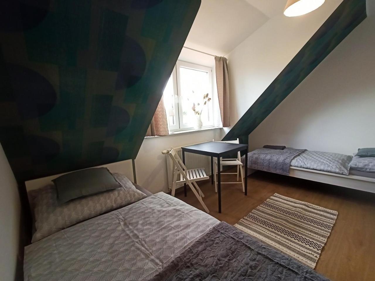 Lemuria Pokoje Hostel Chojnowska A Legnica Bagian luar foto